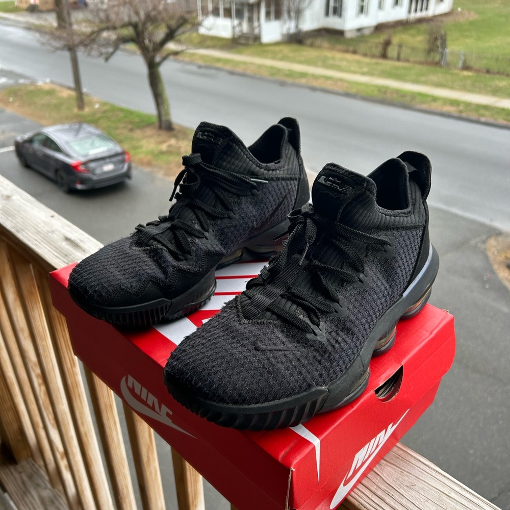 LeBron triple Black Size 10